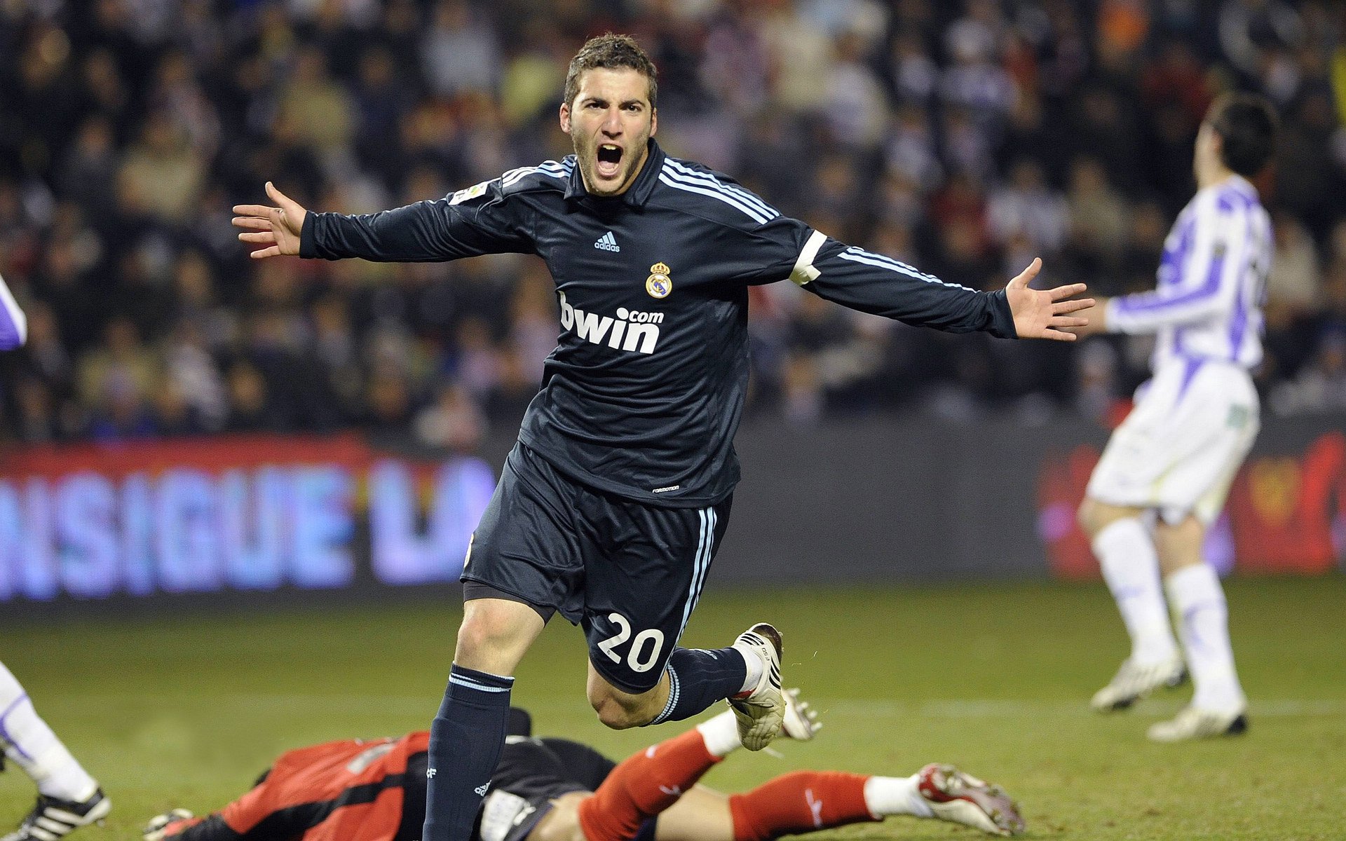 国足门前防守混战中失球成因分析整理,国足的球门