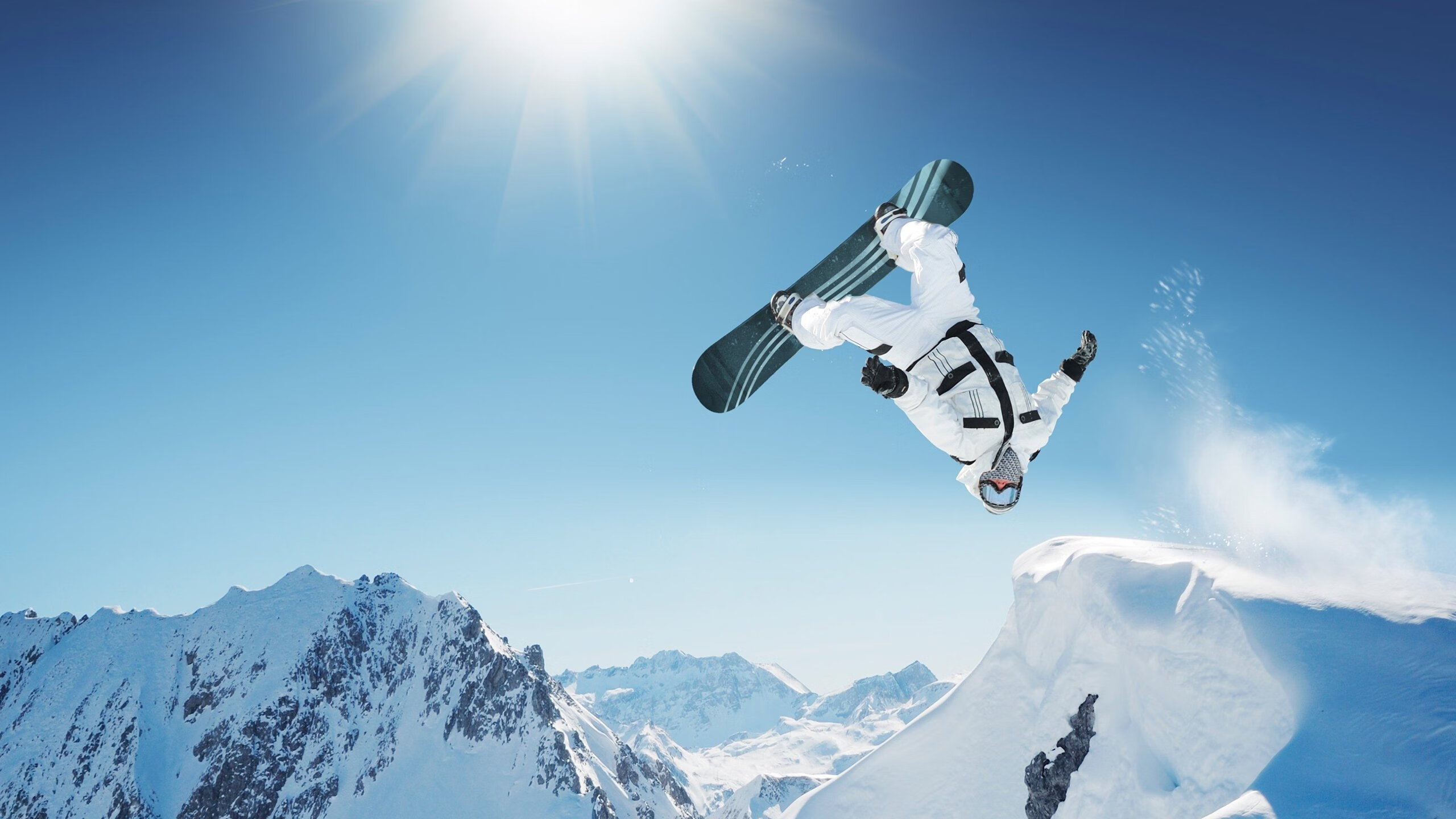 拜仁中场压制破坏比赛节奏取得主动,拜仁中前场